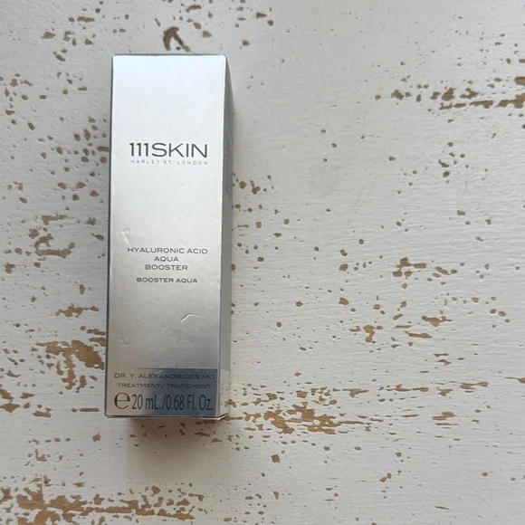 111SKIN Hyaluronic Acid Aqua Booster - Silver Packaging - Picture 4 of 6
